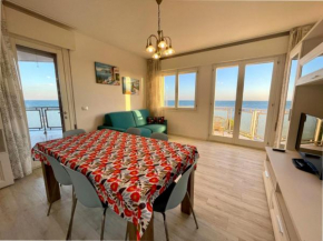 Wonderful beachfront apartment - Beahost Rentals Porto Santa Margherita